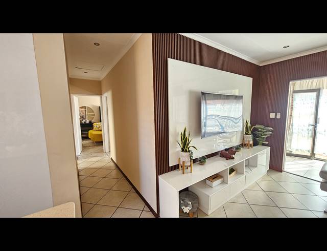 2 BEDROOM SIMPLEX FOR SALE IN MOOIKLOOF RIDGE